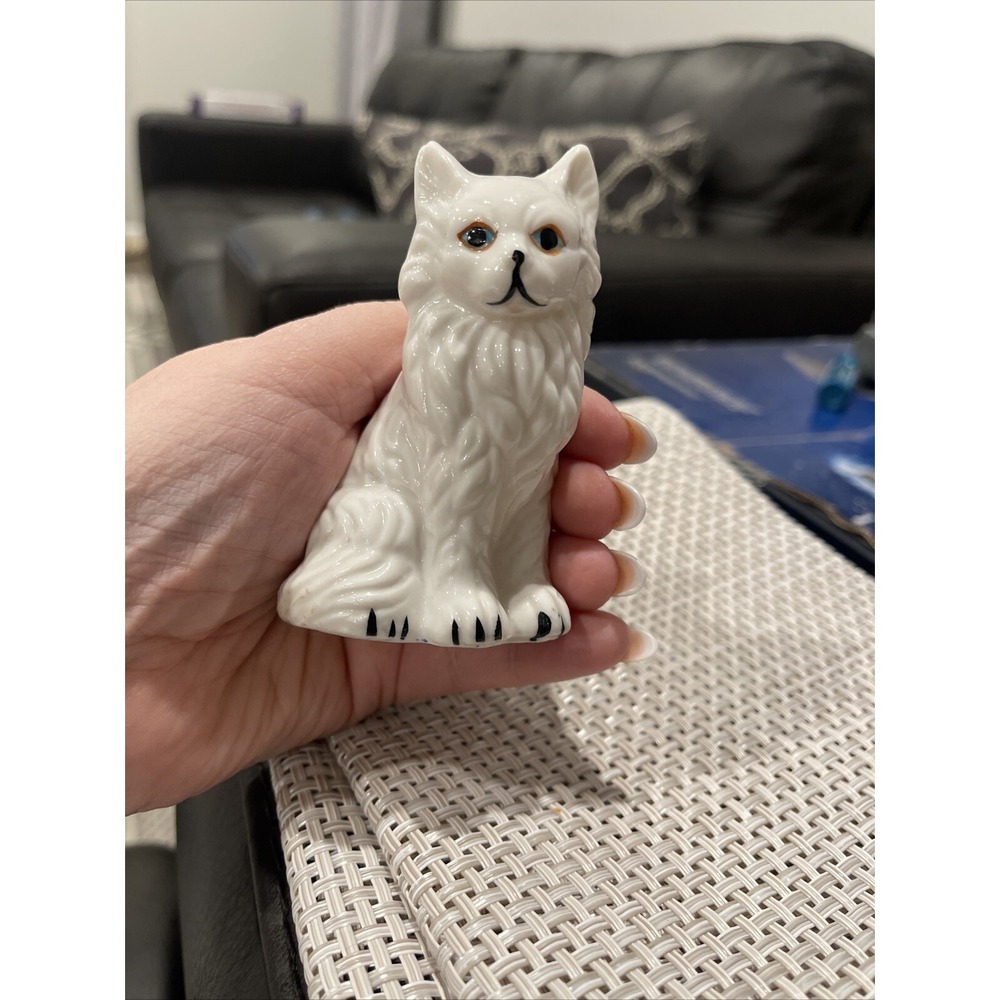Porcelain cat 3 1/2 Inches Tall